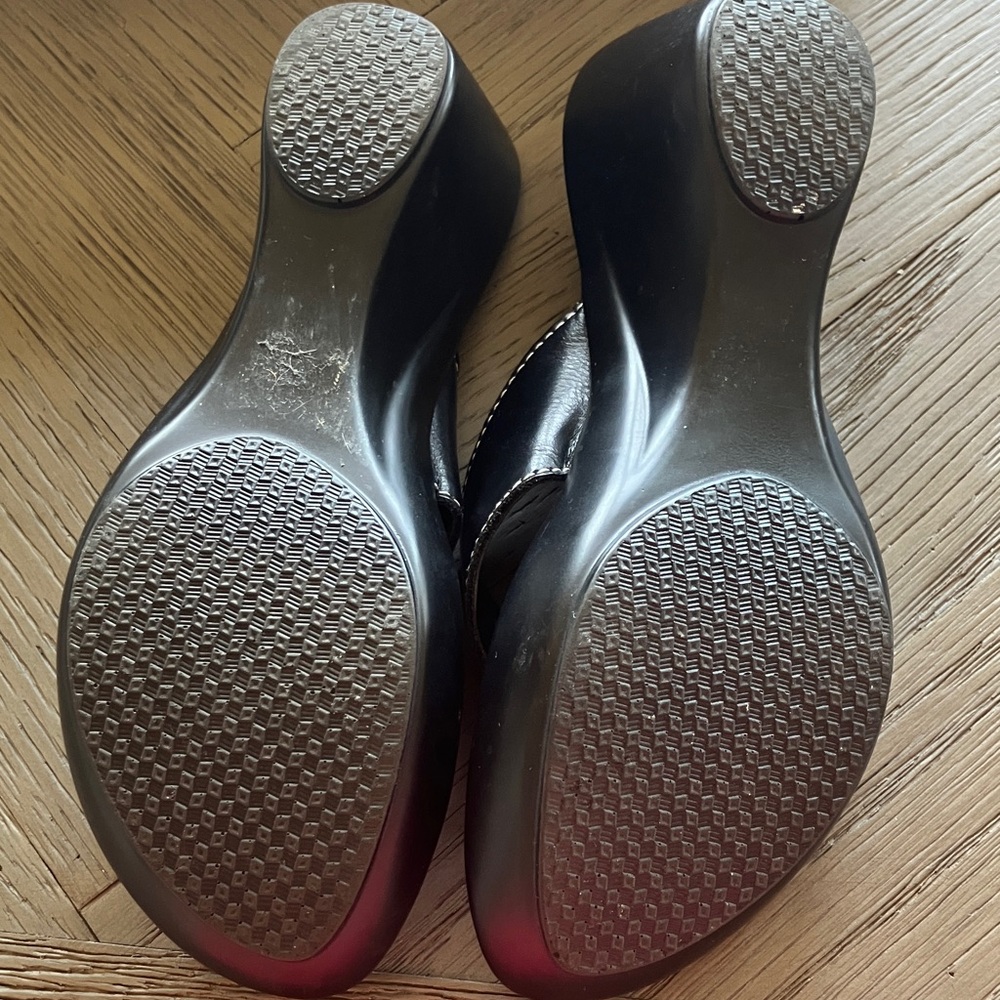 Callisto Black Leather Thong Flatform Sandal with Contrast Stitching - Picture 5 of 5